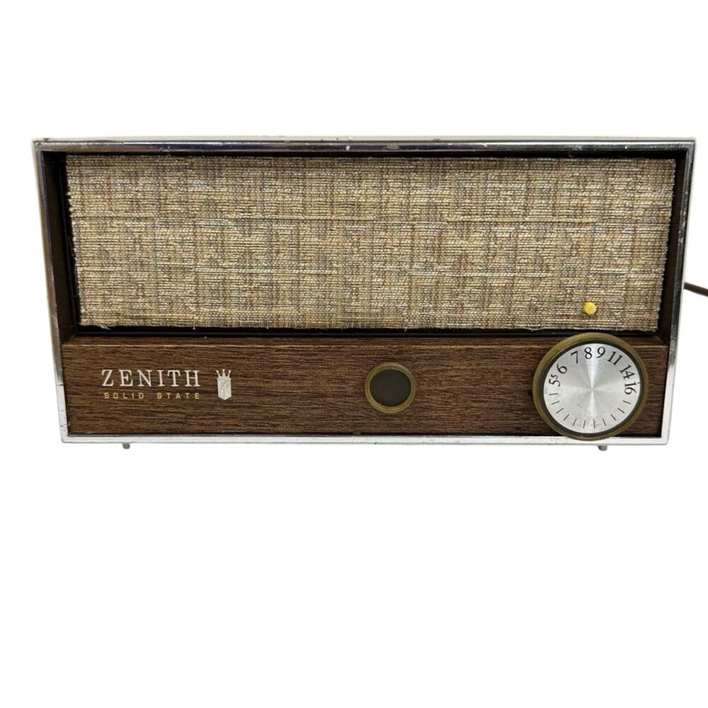 Vintage MCM Zenith Solid State Radio X228W